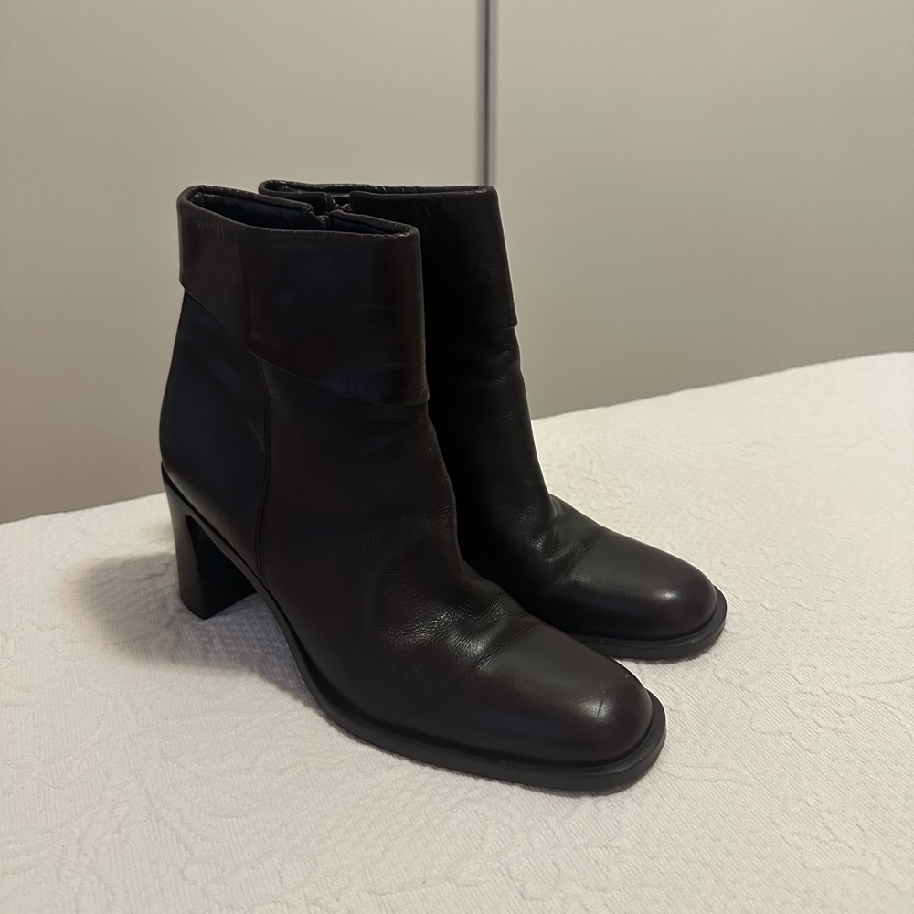Enzo Angiolini Women's Black Leather  Ankle High Boots. Size 8